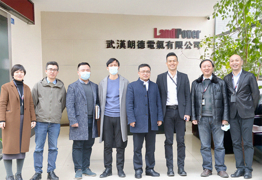 武漢東湖高新區(qū)領(lǐng)導(dǎo)一行參觀考察賽晶集團成員企業(yè)-朗德電氣